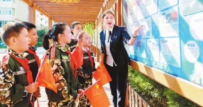 70年輝煌成就與堅(jiān)定道路自信