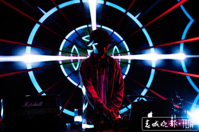 大觀公園中秋變網(wǎng)紅 2萬人共度奇妙夜 (8).jpg