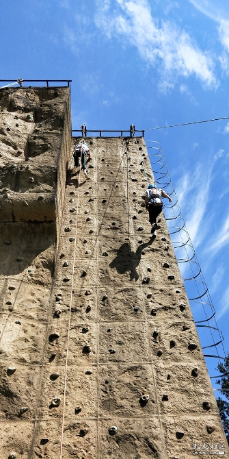 體驗(yàn)攀巖  網(wǎng)友紫薔薇攝