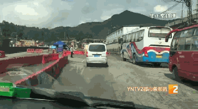 從收20元到收200元！昆明這條公路被爆設(shè)卡亂收費？真相......gif