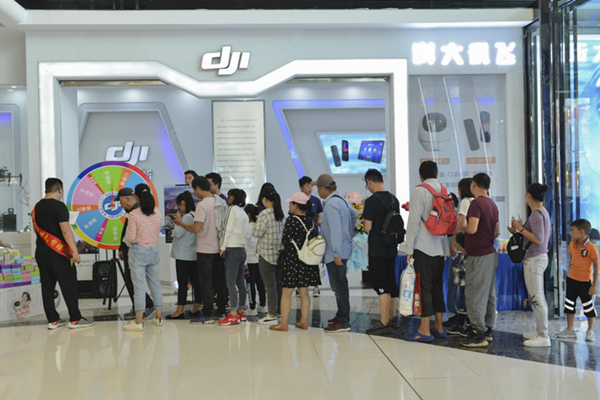 大疆昆明萬達(dá)廣場(chǎng)授權(quán)體驗(yàn)店4周年店慶現(xiàn)場(chǎng) 大疆昆明萬達(dá)廣場(chǎng)授權(quán)體驗(yàn)店4周年店慶現(xiàn)場(chǎng)