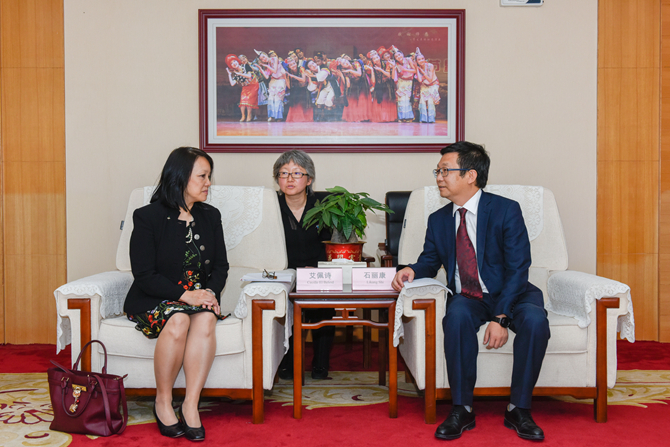 雙方進(jìn)行會(huì)談 雙方進(jìn)行會(huì)談