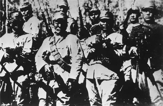 圖為中國(guó)共產(chǎn)黨領(lǐng)導(dǎo)下的東北抗日聯(lián)軍第一路軍之一部。8