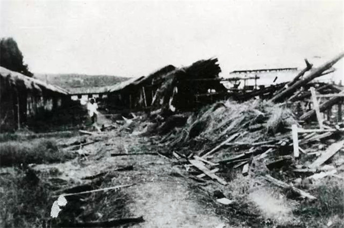 被轟炸后的昆明街道29