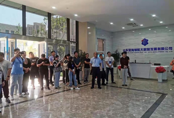 全國融媒記者探訪濟(jì)南藍(lán)海領(lǐng)航“大數(shù)據(jù)航母”