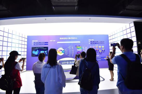 全國融媒記者見證濟南高質(zhì)量發(fā)展“超算時代”