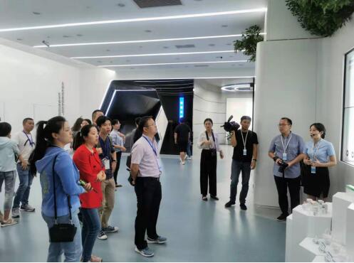 聚焦“科技創(chuàng)新+智能制造”：全國融媒體采訪團(tuán)走進(jìn)齊魯制藥