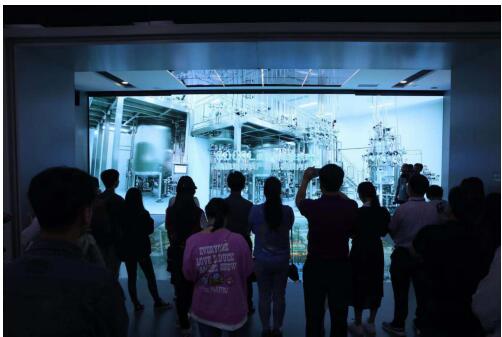 聚焦“科技創(chuàng)新+智能制造”：全國融媒體采訪團(tuán)走進(jìn)齊魯制藥