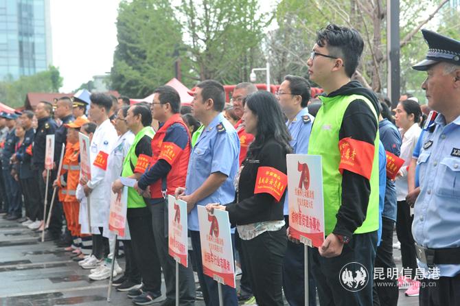 16支志愿者隊伍整裝待發(fā)參與志愿服務。昆明日報 記者劉凱達攝