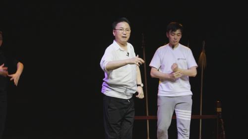 譚孝曾給兒子譚正巖說戲