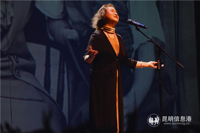 “滇池之聲”第一屆朗誦會(huì)現(xiàn)場(chǎng) 朗誦人姚錫娟1 “滇池之聲”第一屆朗誦會(huì)現(xiàn)場(chǎng) 朗誦人姚錫娟1