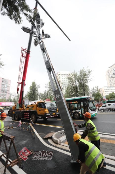 昆明東風(fēng)路道路換新裝 290盞“華燈”即將亮相