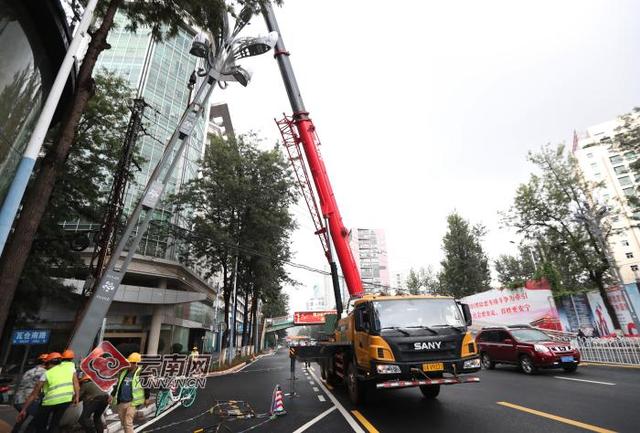昆明東風(fēng)路道路換新裝 290盞“華燈”即將亮相