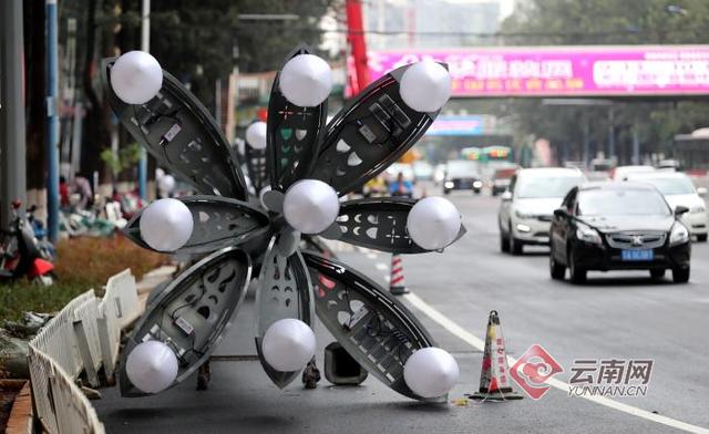 昆明東風(fēng)路道路換新裝 290盞“華燈”即將亮相