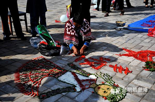 五谷作物作畫。