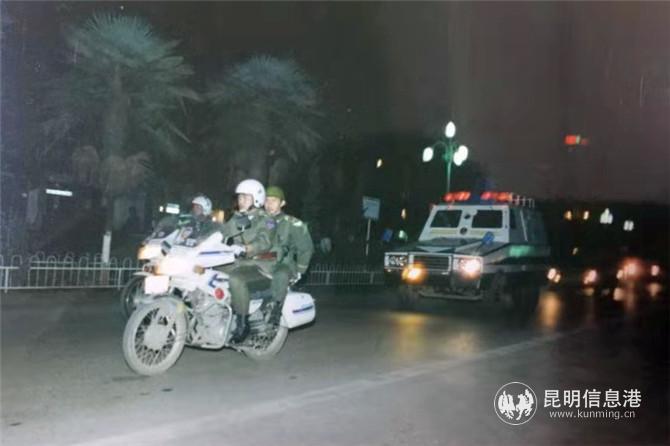 現(xiàn)在民警出警各種車輛都有