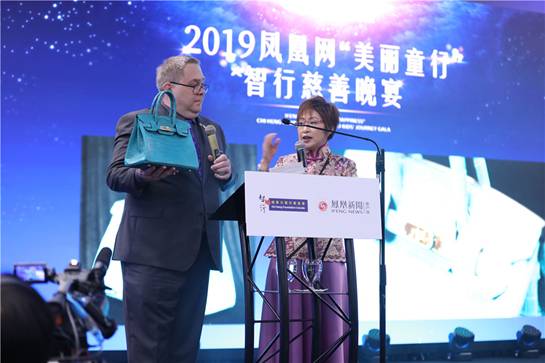 2019鳳凰網(wǎng)“美麗童行”智行慈善晚宴圓滿成功籌款逾90萬加元 https://x0.ifengimg.com/ucms/2019_39/A6A8AC35C87CA4DB4D2BF7DADCCABE01CF2355F1_w1000_h666.jpg