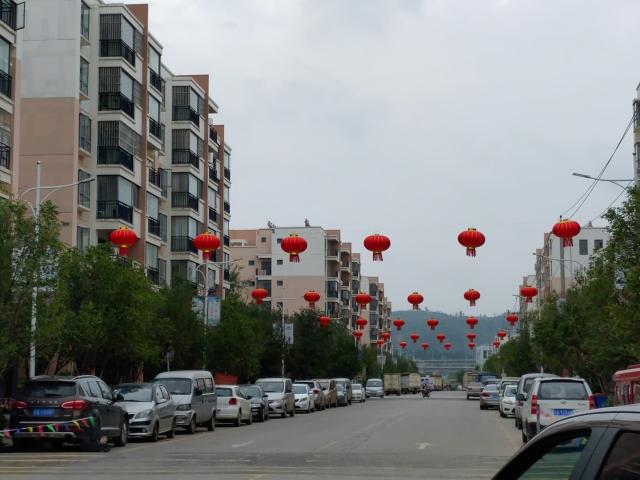 五星紅旗迎風(fēng)飄揚(yáng) 晉寧迎國(guó)慶氛圍濃厚