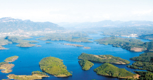 云龍水庫(kù)水源區(qū)為主城區(qū)群眾生產(chǎn)生活和經(jīng)濟(jì)社會(huì)發(fā)展作出了積極貢獻(xiàn)。 資料圖