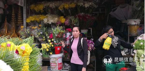 2 柬埔寨市場和緬甸市場上售賣公司基地培育的花卉。_副本