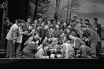 英雄人民和偉大時(shí)代的深情歌者 英雄人民和偉大時(shí)代的深情歌者