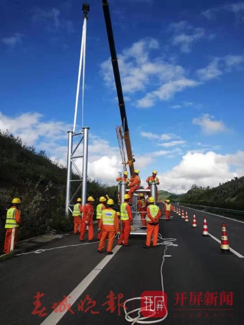 中交云南高速ETC門架吊裝全部完成