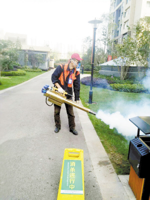 消殺病媒，保障健康。市衛(wèi)生健康委供圖