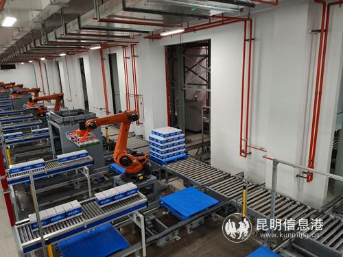 智能倉(cāng)儲(chǔ)系統(tǒng)    記者納婭攝