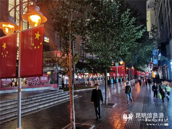 南屏步行街夜景。網(wǎng)友“折耳根”攝