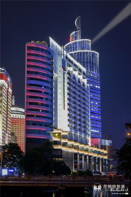 金碧路皇冠酒店。網(wǎng)友“田雨印象”攝