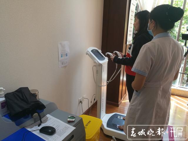 云南千余名脫貧出列縣扶貧干部到騰沖集中“療休養(yǎng)” (1).jpg