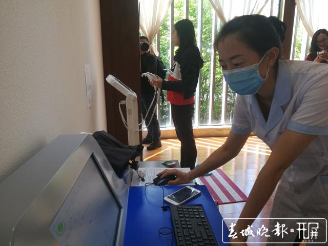 云南千余名脫貧出列縣扶貧干部到騰沖集中“療休養(yǎng)” (2).jpg