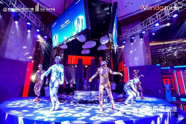 機(jī)器舞表演 機(jī)器舞表演