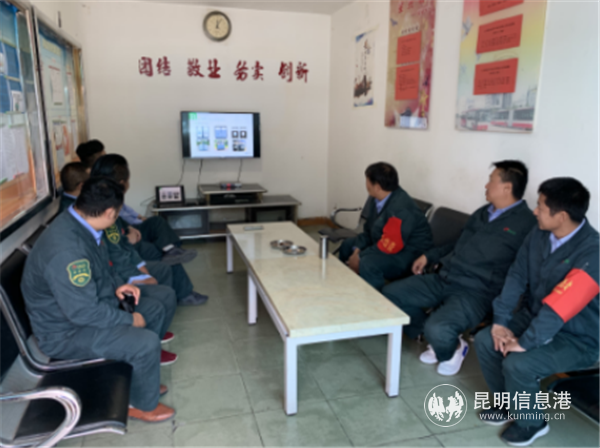 駕駛員學習垃圾分類知識 駕駛員學習垃圾分類知識