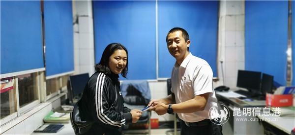 乘客前往二車隊調(diào)度室領(lǐng)回丟失的手機