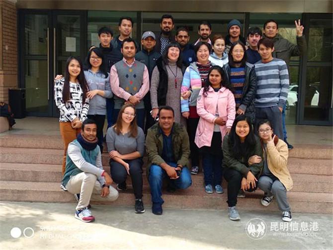 2 Kabir Md Alamgir和他的朋友們。供圖