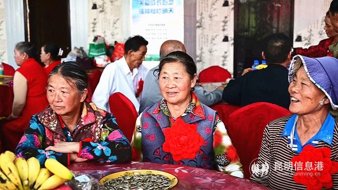 老人們歡聚一堂