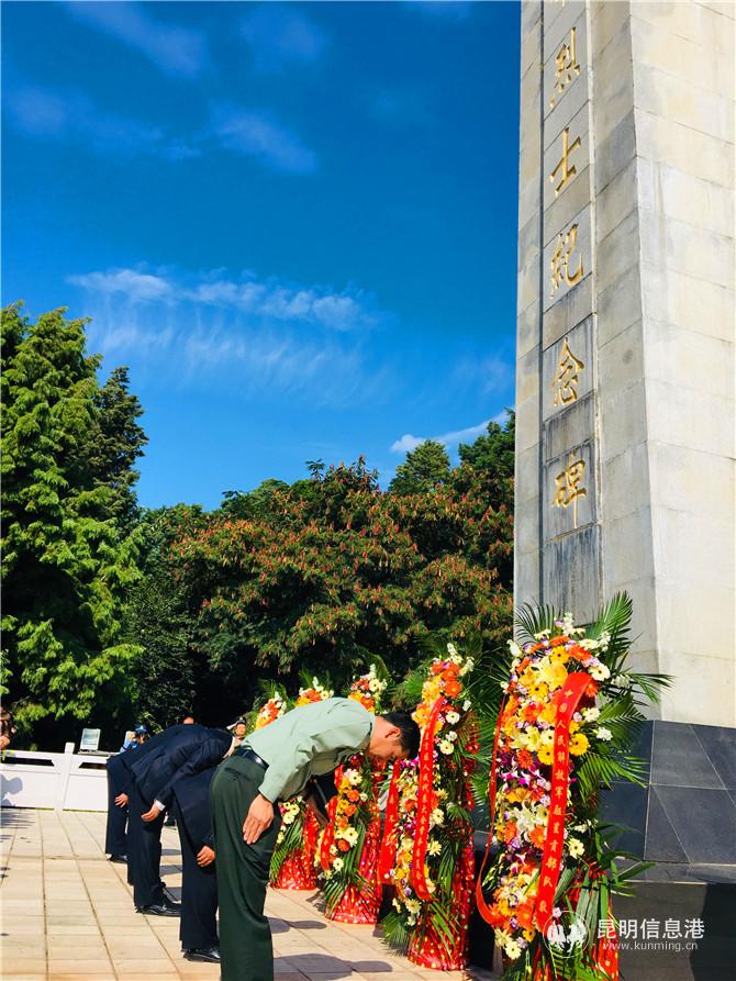 圖1 呈貢區(qū)開展2019年“烈士紀念日”公祭活動