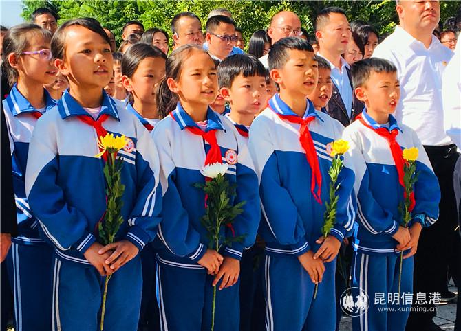 圖3 少先隊員代表獻唱《我們是共產(chǎn)主義接班人》