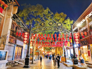 文明街夜景。 記者劉凱達攝