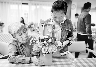 讓每位老人都過得舒心 讓每位老人都過得舒心