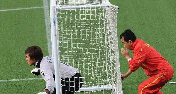 中國(guó)盲人足球隊(duì)第六次稱(chēng)霸亞洲，看不見(jiàn)球的踢球者這樣擠進(jìn)世界前三……