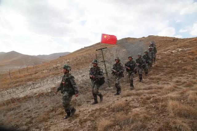 這個(gè)國慶，中國軍人的身影一直在路上