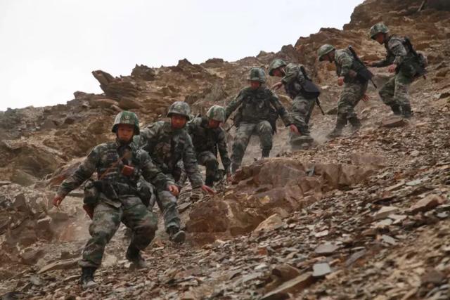 這個(gè)國慶，中國軍人的身影一直在路上