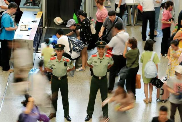 這個(gè)國慶，中國軍人的身影一直在路上