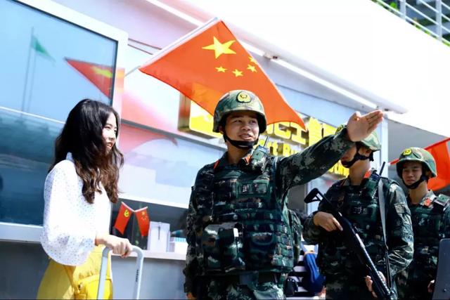 這個(gè)國慶，中國軍人的身影一直在路上