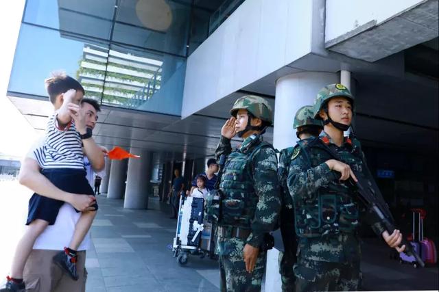 這個(gè)國慶，中國軍人的身影一直在路上