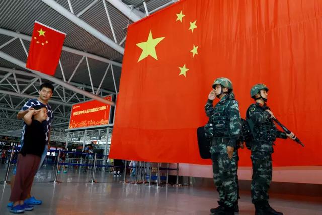 這個(gè)國慶，中國軍人的身影一直在路上