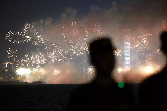 這個(gè)國慶，中國軍人的身影一直在路上