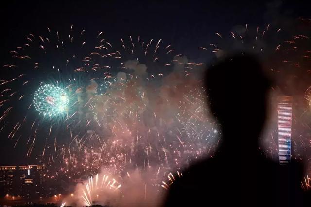 這個(gè)國慶，中國軍人的身影一直在路上